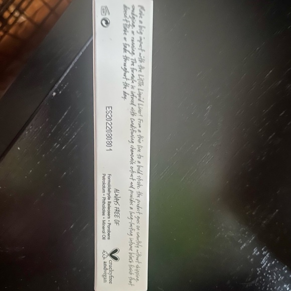 Eyeliner - Picture 2 of 2